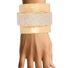 Cargar imagen en el visor de la galería, Cuff Gold Ribbed Clear Rhinestone Band Bracelet
