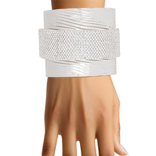 Cargar imagen en el visor de la galería, Cuff Silver Ribbed Clear Rhinestone Band Bracelet
