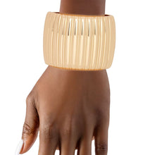 Cargar imagen en el visor de la galería, Cuff Gold Sculptural Ribbed Wide Hinge Bracelet
