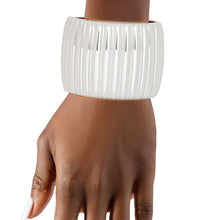 Cargar imagen en el visor de la galería, Cuff Silver Sculptural Ribbed Wide Hinge Bracelet
