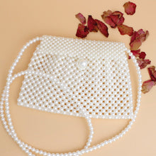 Cargar imagen en el visor de la galería, Evening Clutch Cream Pearl Woven Handmade Flap Bag
