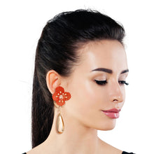 Cargar imagen en el visor de la galería, Red Flower Gold Teardrop Earrings
