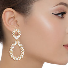 Cargar imagen en el visor de la galería, Teardrop Cream Pearl Glittering Gold Drop Earrings
