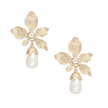 Cargar imagen en el visor de la galería, Teardrop Gold Flower Pearl Drop Earrings Women
