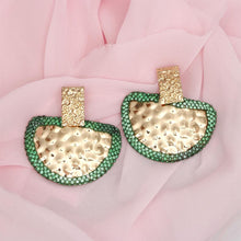 Cargar imagen en el visor de la galería, Drop Green Stone Bubbled Gold Semicircle Earrings
