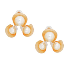 Cargar imagen en el visor de la galería, Stud Gold Triple Looped Cream Pearl Earrings
