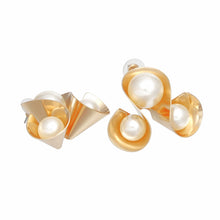 Cargar imagen en el visor de la galería, Stud Gold Triple Looped Cream Pearl Earrings
