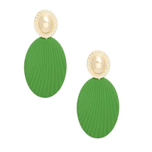 Cargar imagen en el visor de la galería, Drop Ribbed Green Oval Metal Gold Dome Earrings

