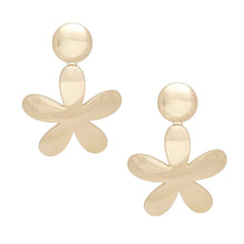 Load image into Gallery viewer, Clip On XL Heavy Gold Flower Earrings for Women
