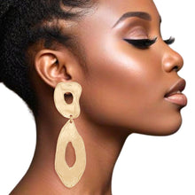 Cargar imagen en el visor de la galería, Clip On Gold Edgy and Raw Elongated Earrings
