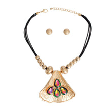 Load image into Gallery viewer, Metal Seashell Pink Green Necklace
