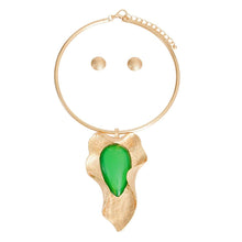 Cargar imagen en el visor de la galería, Pendant Curved Leaf Green Resin Necklace Women
