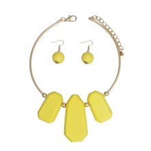 Cargar imagen en el visor de la galería, Bib Yellow Chunky Wood Gold Rigid Collar Necklace
