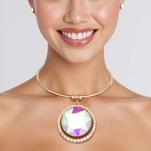 Cargar imagen en el visor de la galería, Choker Gold Formal Aurbo Round Radiant Pendant
