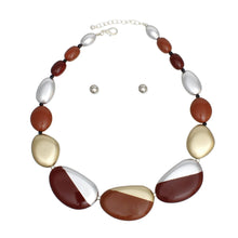 Cargar imagen en el visor de la galería, Beaded Burgundy Matte Painted Graduated Necklace
