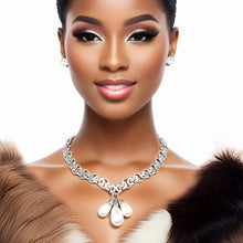 Cargar imagen en el visor de la galería, Silver Mademoiselle Pearl Charm Necklace
