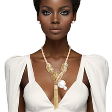 Cargar imagen en el visor de la galería, Toggle Pearl and Brown Tassel Gold Chain Necklace

