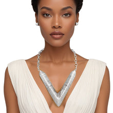 Cargar imagen en el visor de la galería, Bib Geometric Silver Wire V Chain Necklace Set
