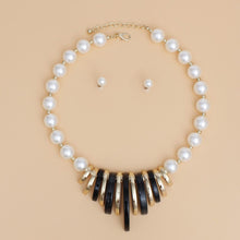 Cargar imagen en el visor de la galería, Collar Bold Grace Black and Gold Pearl Necklace
