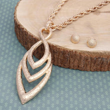 Cargar imagen en el visor de la galería, Pendant Thick Gold Rope Chain Marquise Necklace
