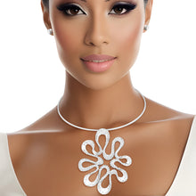Cargar imagen en el visor de la galería, Choker Silver Stone Swirled Pendant Set for Women
