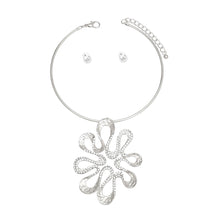 Cargar imagen en el visor de la galería, Choker Silver Stone Swirled Pendant Set for Women
