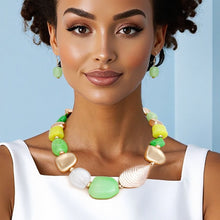 Cargar imagen en el visor de la galería, Beaded Green and Gold Beachy Shell Link Necklace
