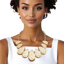 Cargar imagen en el visor de la galería, Chain Gold Heavy Crinkle Metal Teardrop Necklace
