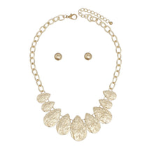 Cargar imagen en el visor de la galería, Chain Gold Heavy Crinkle Metal Teardrop Necklace

