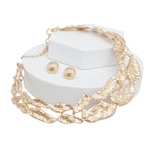 Cargar imagen en el visor de la galería, Collar Gold Melted Metal Rigid Armor Necklace
