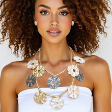 Cargar imagen en el visor de la galería, Statement Mixed Metal Wavy Disc Tube Necklace
