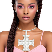 Cargar imagen en el visor de la galería, Pendant Silver Pearl Cross Pattee Necklace Women
