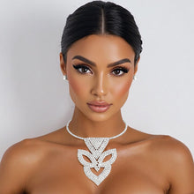 Cargar imagen en el visor de la galería, Choker Silver Brilliant Art Deco Pave Pendant Set
