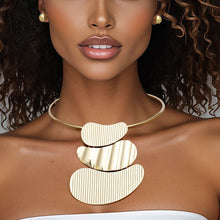 Cargar imagen en el visor de la galería, Pendant Gold Multi Fluid Texture Collar Necklace
