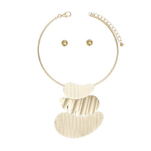 Cargar imagen en el visor de la galería, Pendant Gold Multi Fluid Texture Collar Necklace
