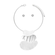 Cargar imagen en el visor de la galería, Pendant Silver Multi Fluid Texture Collar Necklace
