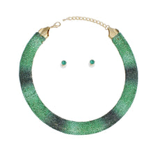 Cargar imagen en el visor de la galería, Collar Pave Green Stone Torque Necklace for Women
