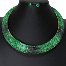 Cargar imagen en el visor de la galería, Collar Pave Green Stone Torque Necklace for Women
