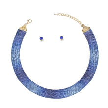 Cargar imagen en el visor de la galería, Collar Pave Blue Stone Torque Necklace for Women

