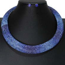 Cargar imagen en el visor de la galería, Collar Pave Blue Stone Torque Necklace for Women
