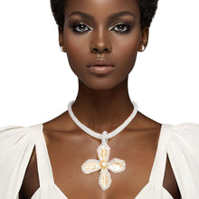 Cargar imagen en el visor de la galería, Pendant White Pearl Encrusted Gold Flower Necklace
