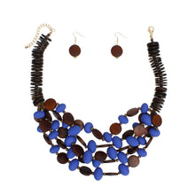 Cargar imagen en el visor de la galería, Beaded Royal Blue Coconut Wood Disc Necklace Women
