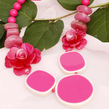 Cargar imagen en el visor de la galería, Beaded Artistic Fuchsia Flower Statement Necklace
