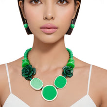 Cargar imagen en el visor de la galería, Beaded Artistic Green Flower Statement Necklace
