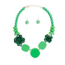 Cargar imagen en el visor de la galería, Beaded Artistic Green Flower Statement Necklace
