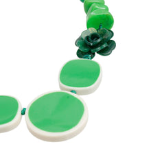 Cargar imagen en el visor de la galería, Beaded Artistic Green Flower Statement Necklace
