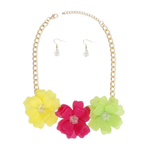 Cargar imagen en el visor de la galería, Collar Playful Petals Bright Color Flower Necklace
