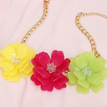 Cargar imagen en el visor de la galería, Collar Playful Petals Bright Color Flower Necklace
