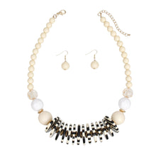 Cargar imagen en el visor de la galería, Beaded Funky Ivory and Black Disc Necklace Set
