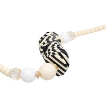 Cargar imagen en el visor de la galería, Beaded Funky Ivory and Black Disc Necklace Set
